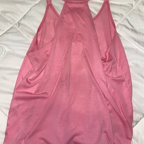 Pink under armour top - Picture 4 of 4